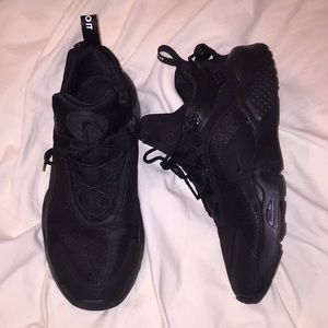 Black Nike Huaraches